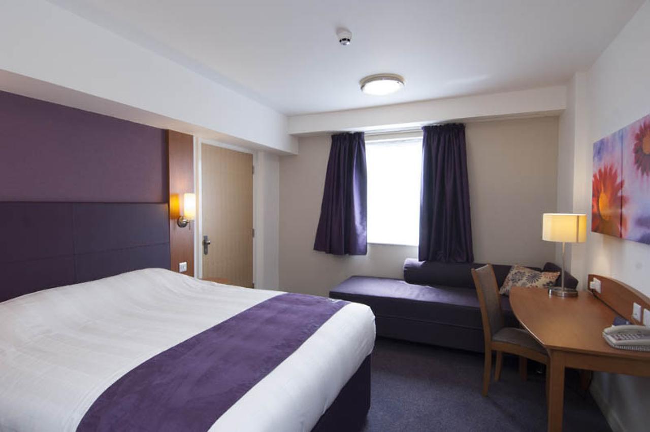 Premier Inn London Stratford Room photo